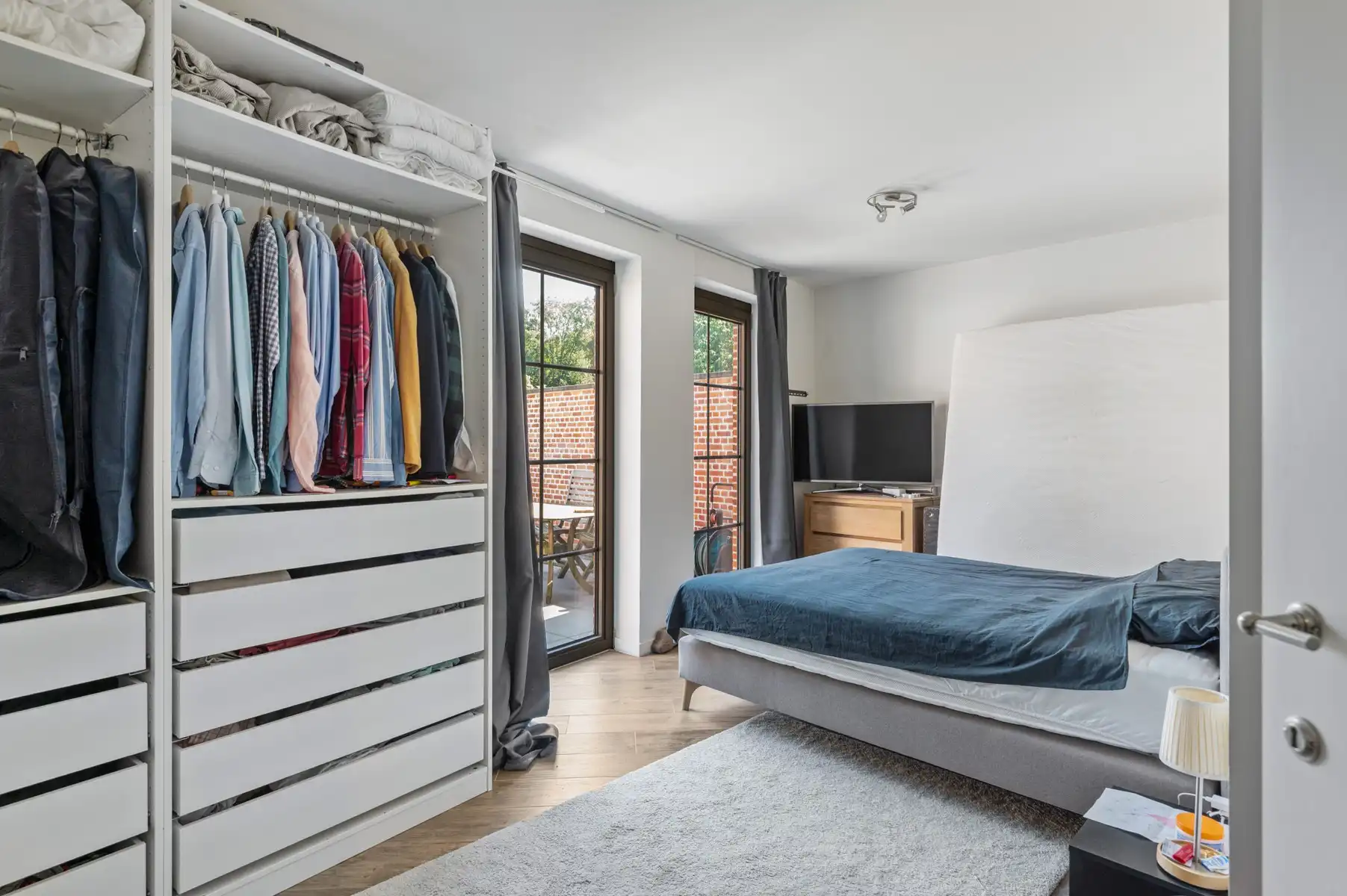 Gezellig en lichtrijk hoekappartement met 2 slaapkamers, 2 terrassen, autostaanplaats en kelder in hartje ’s-Gravenwezel foto 11