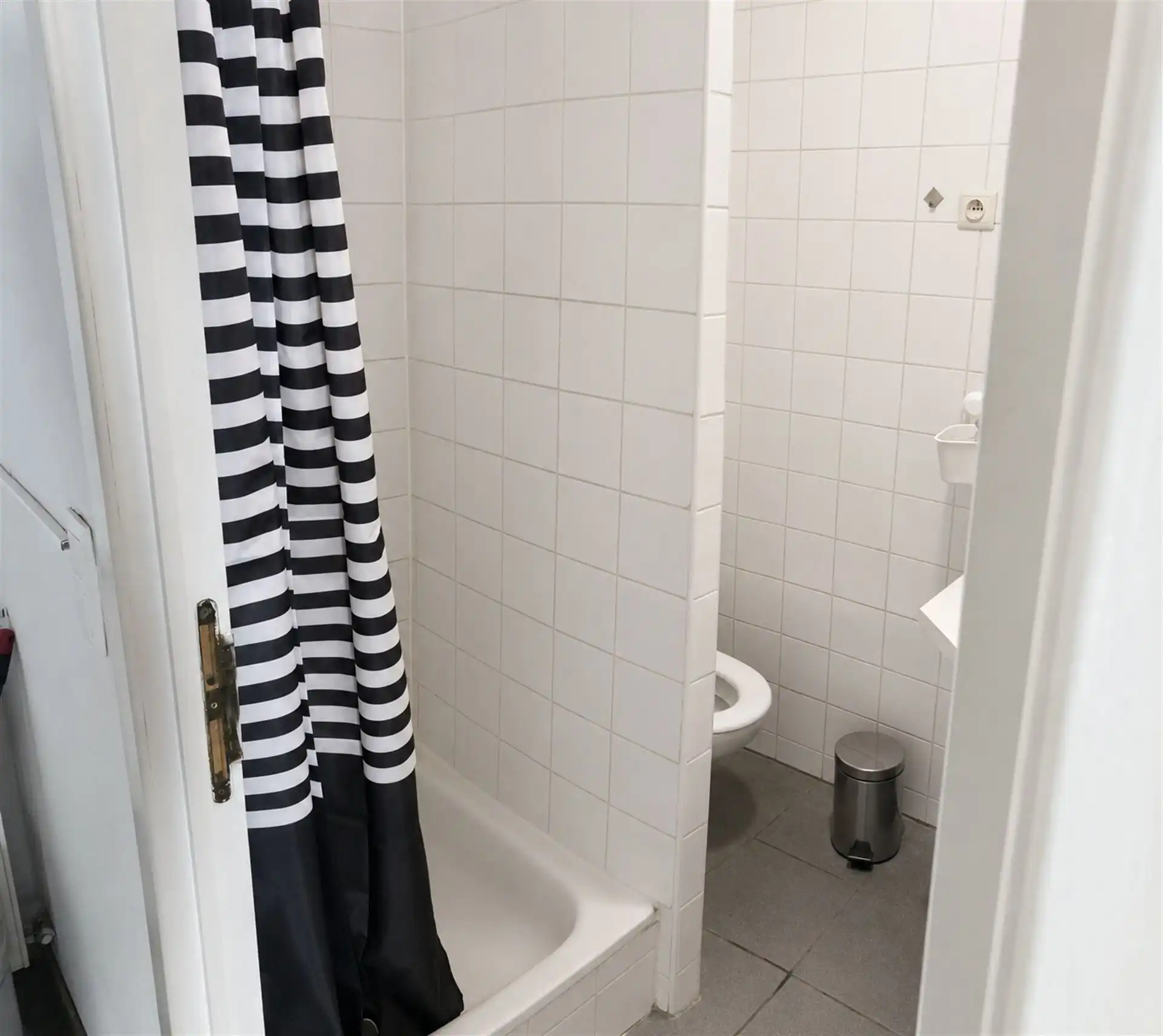 Studentenhuis met 3 koten met eigen badkamer en keuken. foto 17