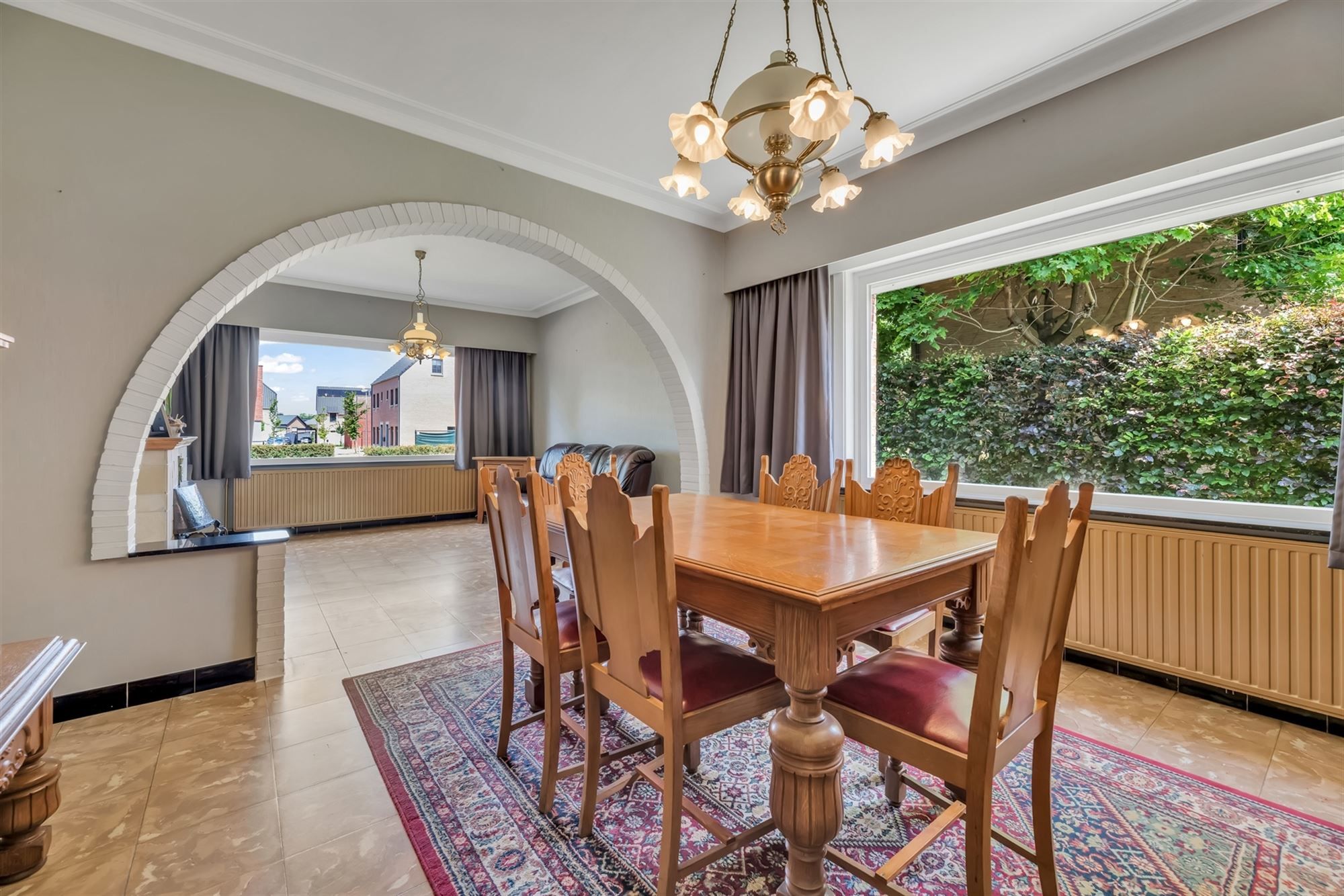 OP TE FRISSEN MAAR ZEER GOED ONDERHOUDEN WONING OP EEN RUIM PERCEEL NABIJ CENTRUM OOSTHAM foto 6
