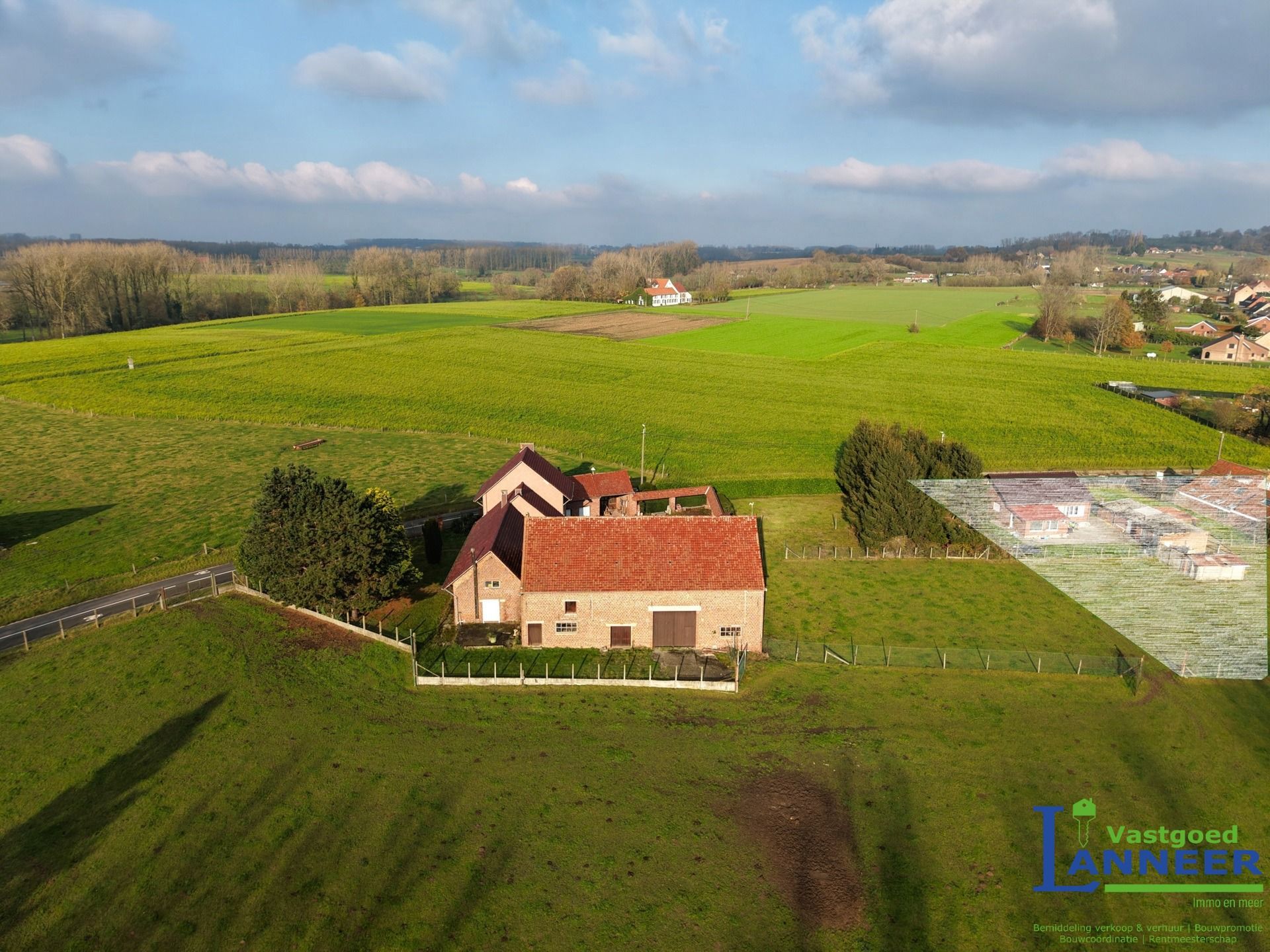Hoofdfoto van de publicatie: Hoeve met binnenplein, schuur, weides en bos op 3ha79a35ca