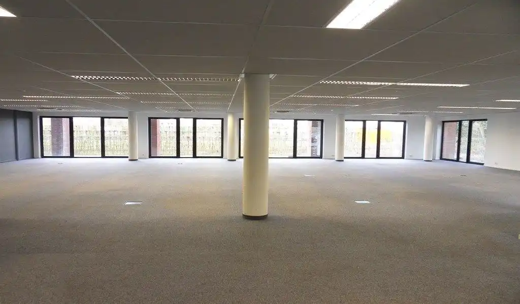 Kantoorruimte te huur in Clinton Park in Roeselare foto 17