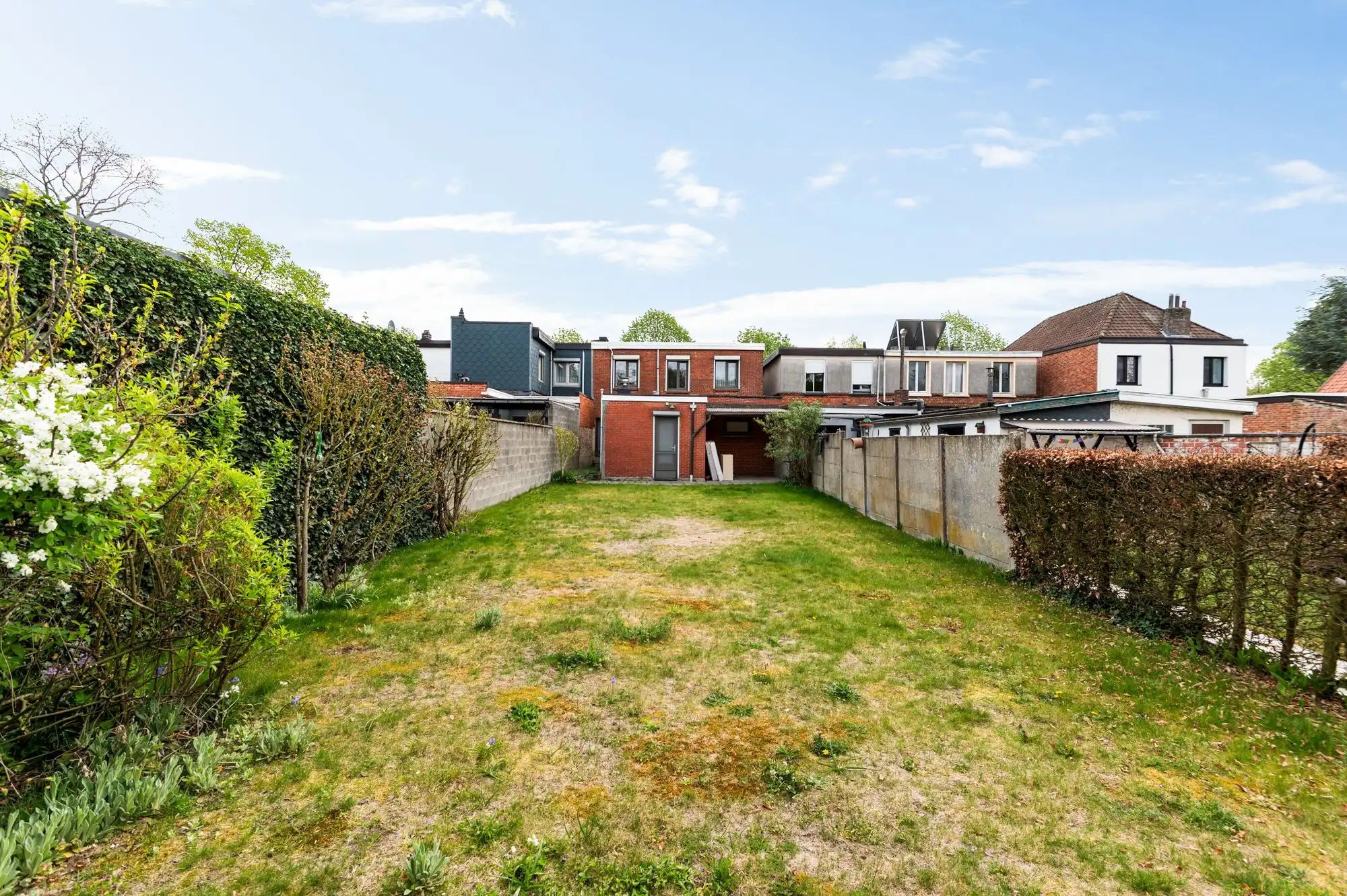 Te renoveren gezinswoning met leuke tuin en 2 garages op topligging in Brasschaat! foto 25