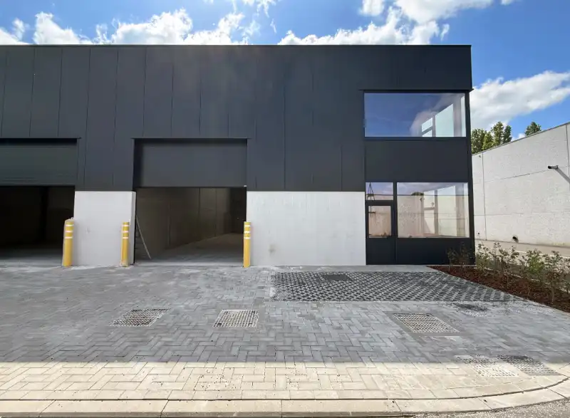 KMO-unit te koop foto {{pictureIndex}}