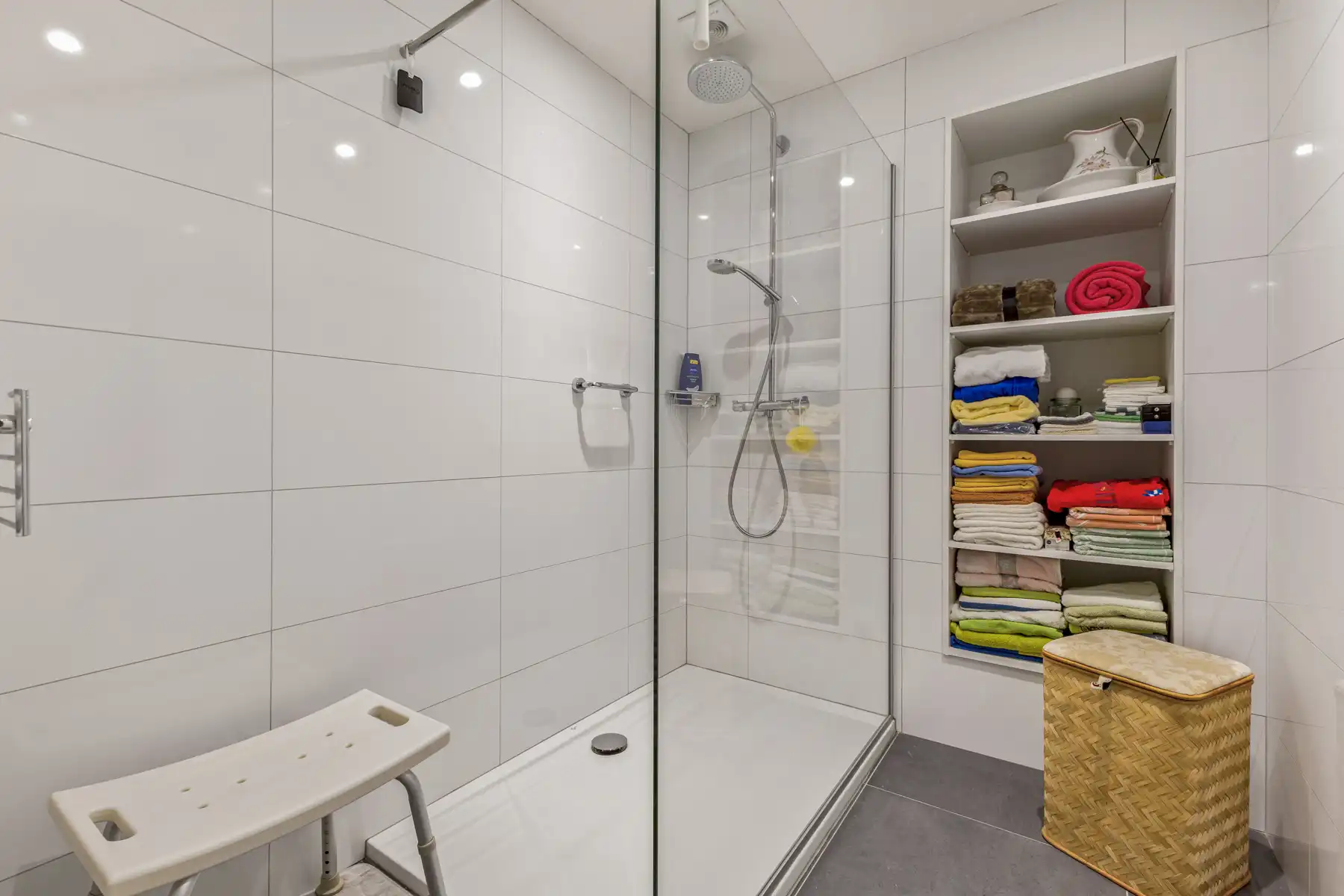 Ruime karakterwoning met 6 kamers, 3 badkamers en tuin foto 17