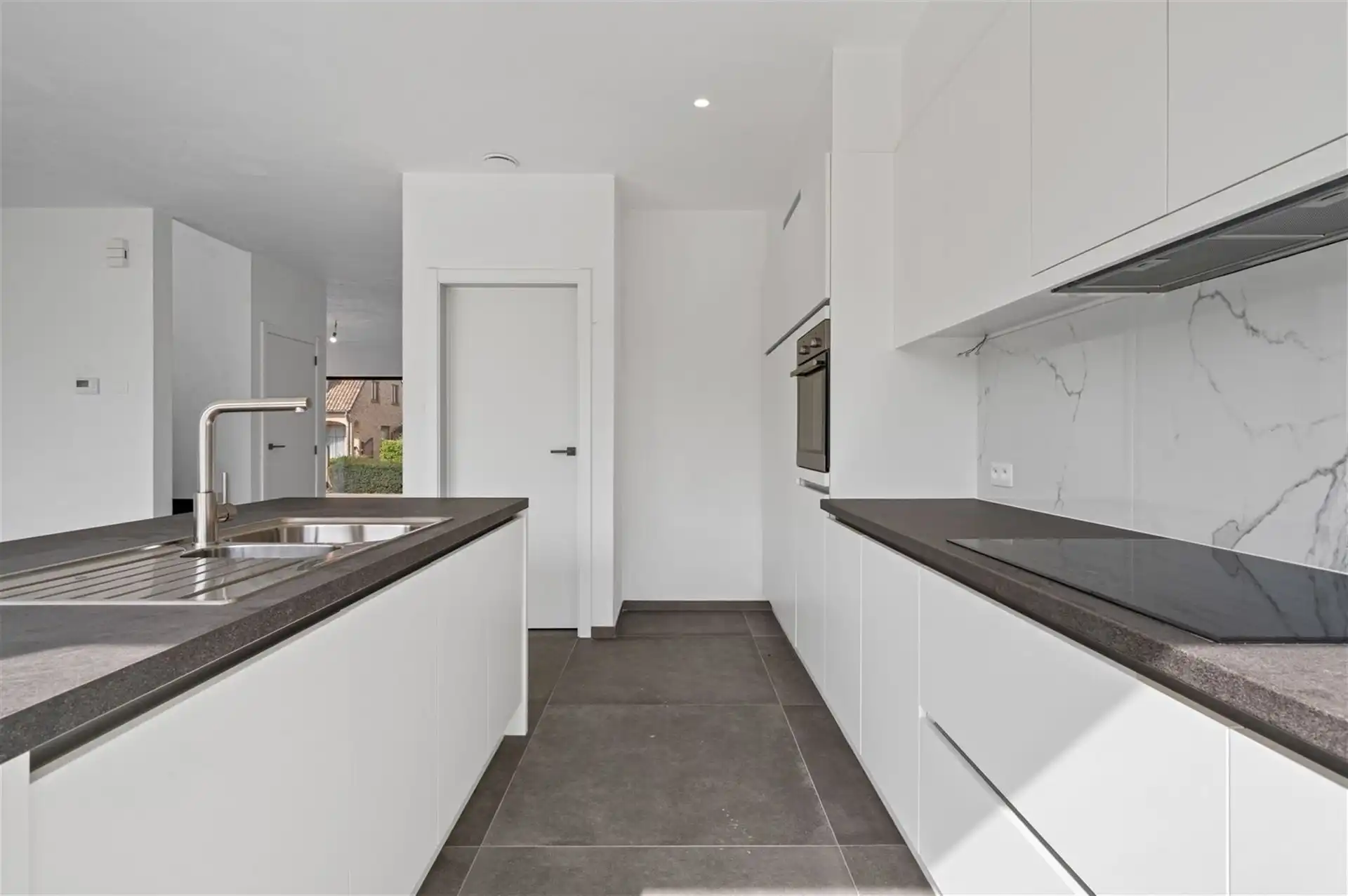 Zeer ruime woning met 4 slpks en tuin foto 12