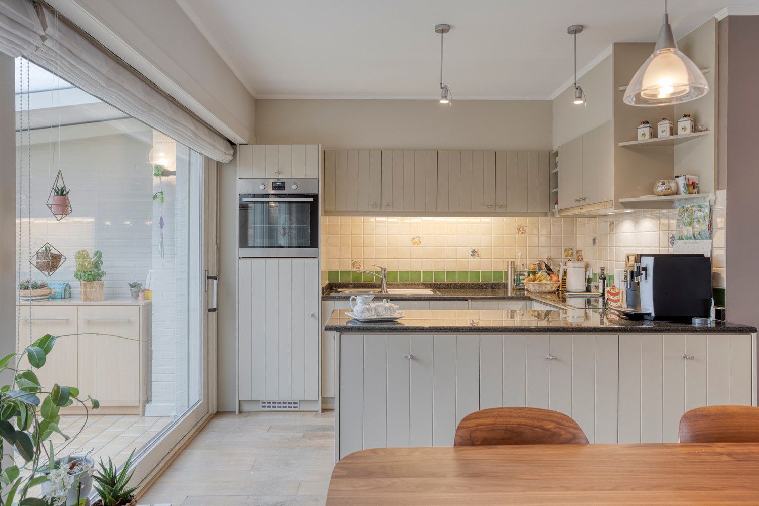 Mooie bel-étagewoning met 3 slks, garage, zomerkeuken en tuin! foto 16