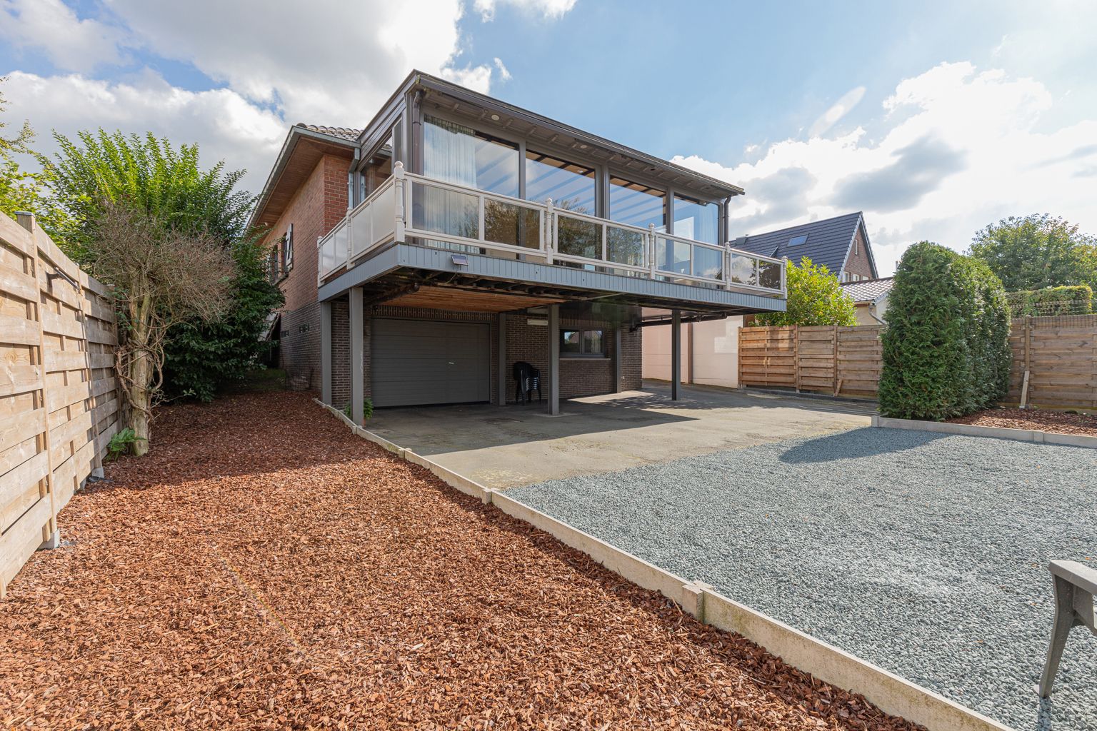 Karaktervolle  bungalow met 3 slpk, garage en tuin foto 26