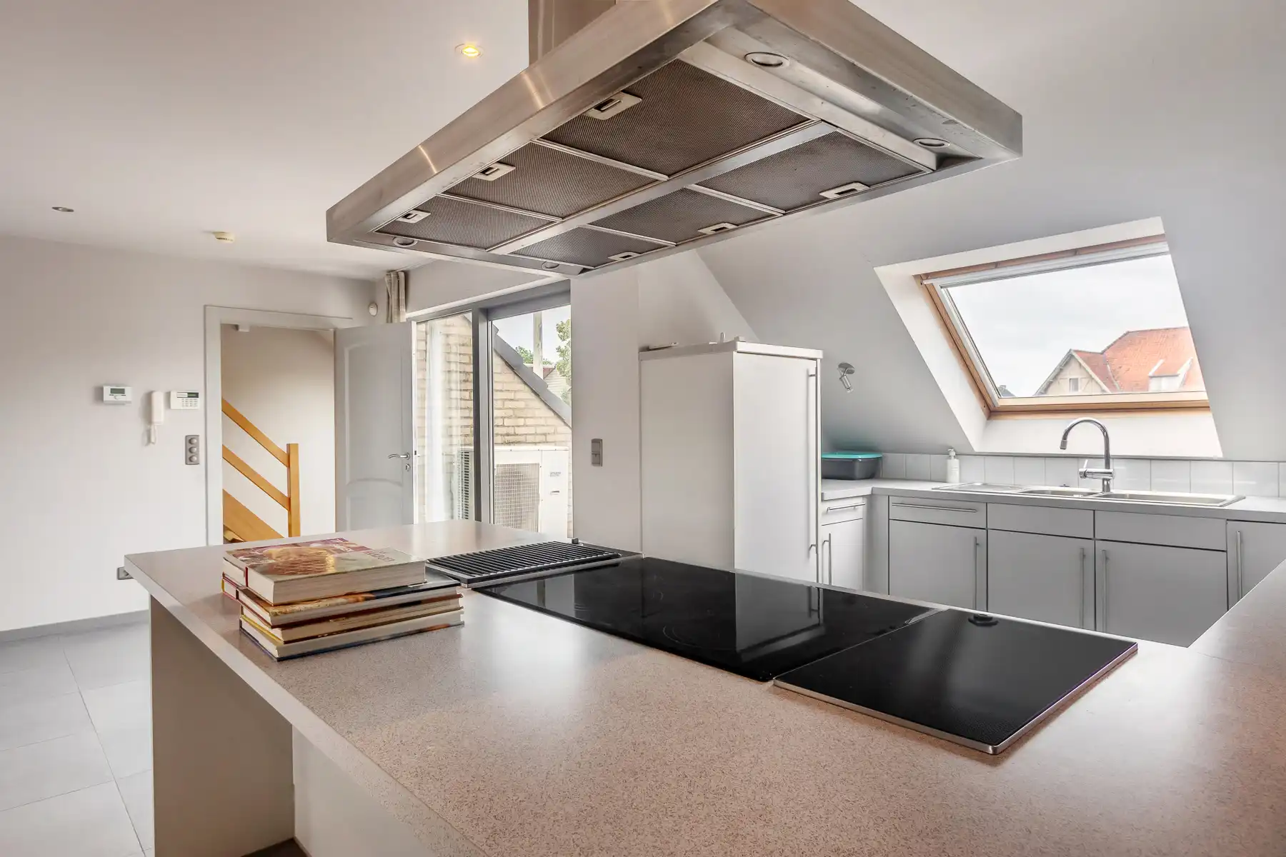 Ruim, triplex appartement met 1 slaapkamer vlakbij centrum foto 10