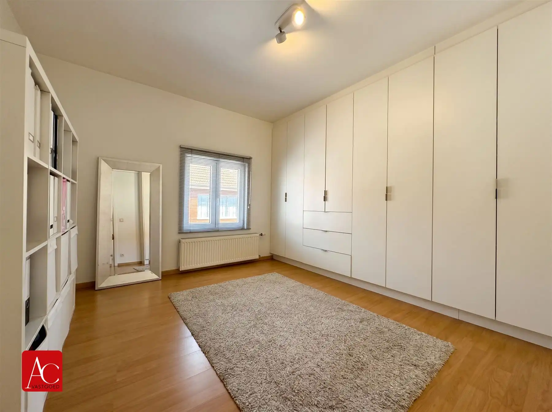 Instapklare woning met 5 slaapkamers en tuin foto 24