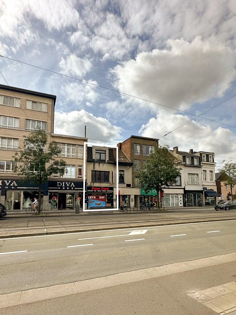 Ruim handelspand met duplex appartement op centrale locatie! foto 2