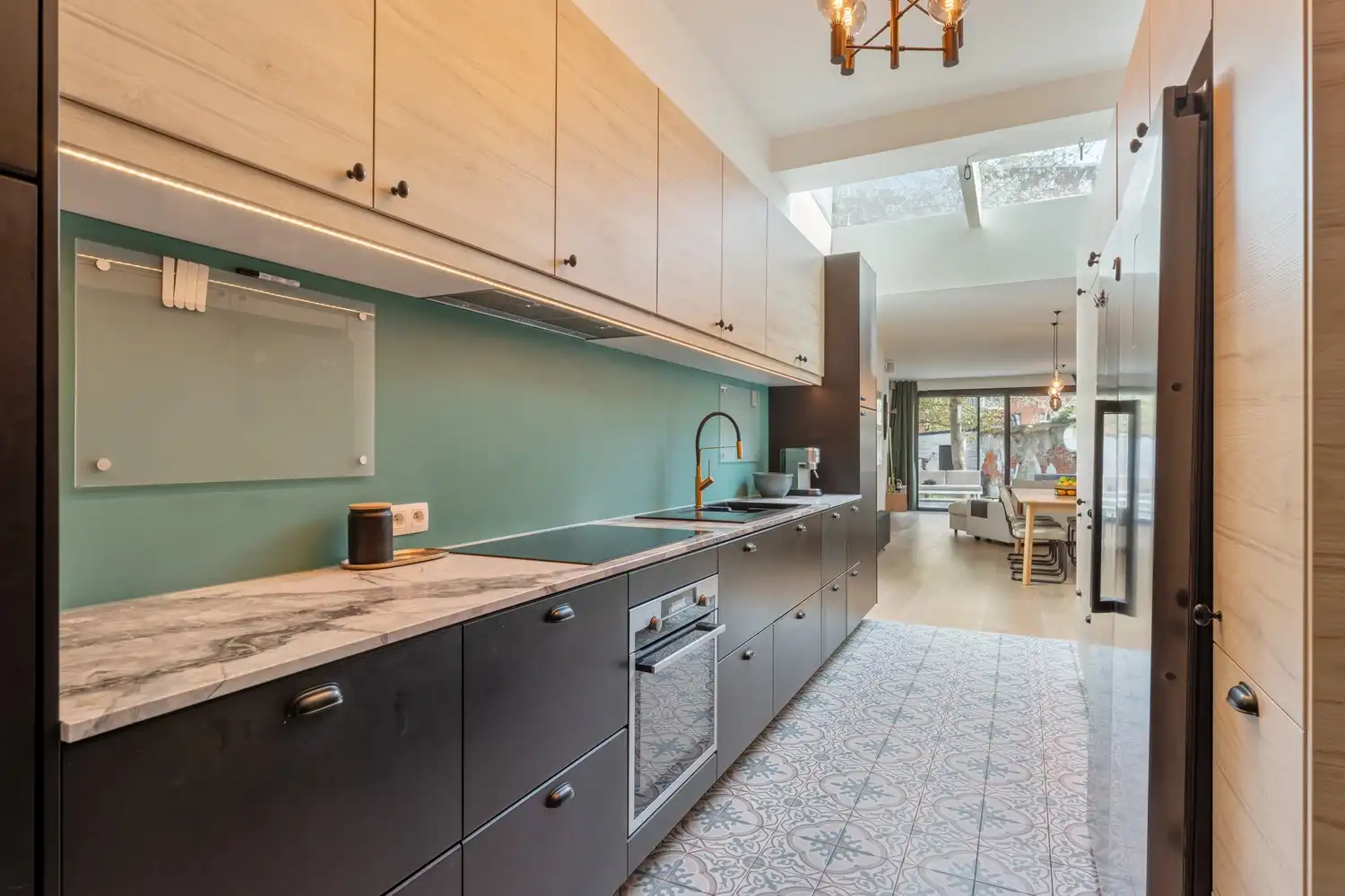 Gerenoveerde en energiezuinige woning met 4 slaapkamers en een tuin met een achteruitgang en een grote garage te centrum Leuven! foto 3