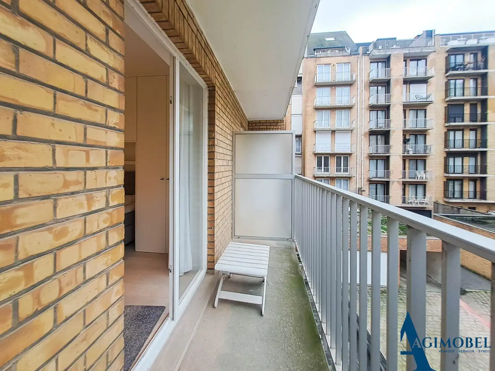 Zonnig&nbsp; 2 slaapkamer-appartement met terras en open zicht op de Nellenslaan te Knokke foto 11