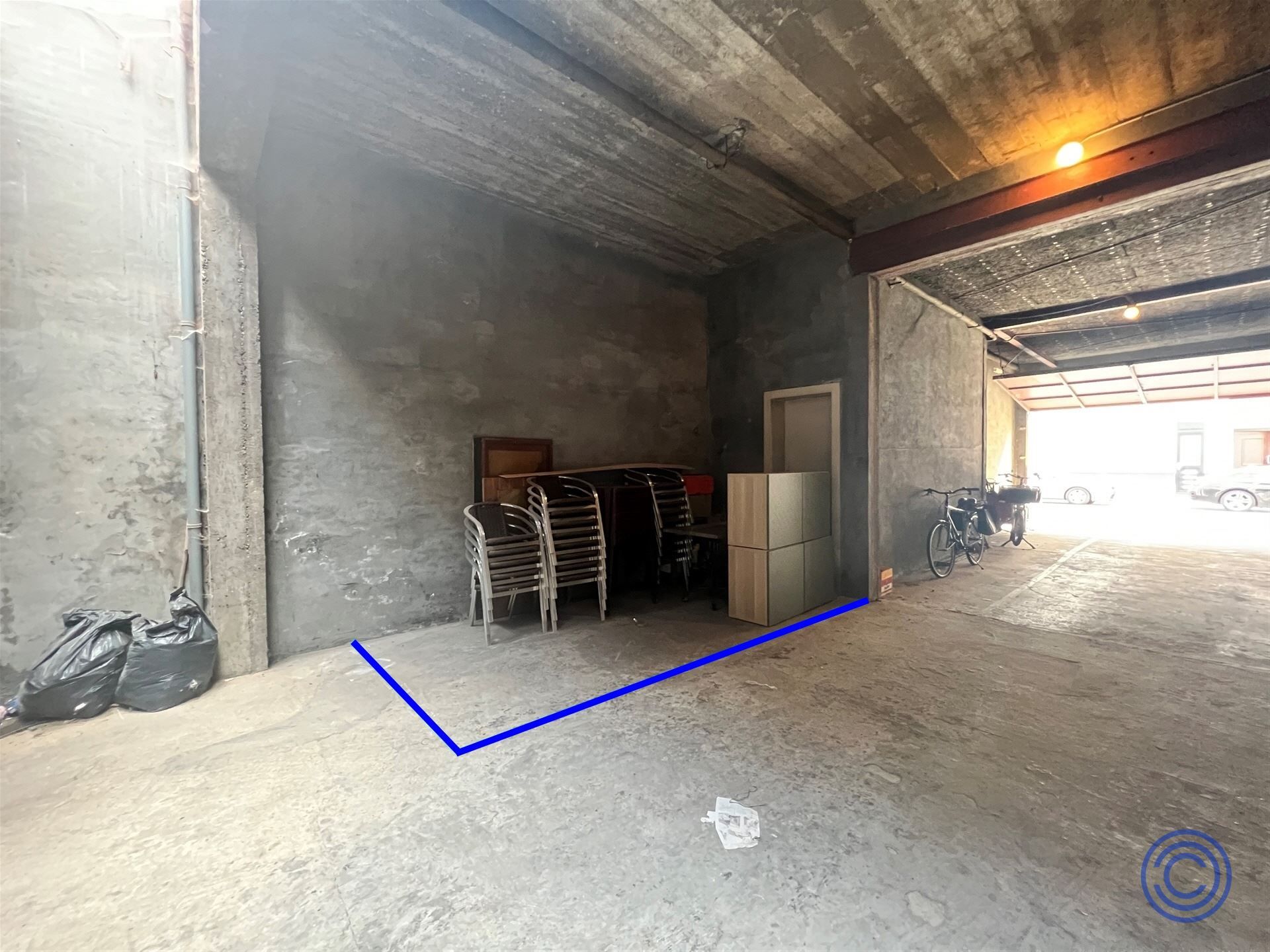 Parking: Binnenstaanplaats foto 2