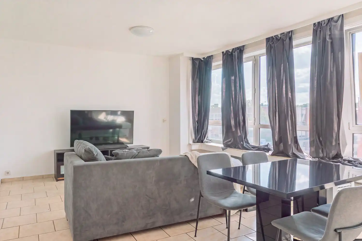 Ruim en instapklaar appartement met 2 slaapkamers, garage en centrale ligging in Tessenderlo foto 5