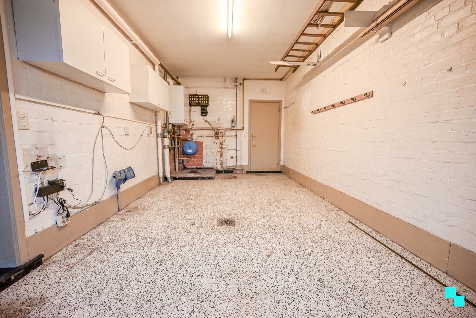 Zeer ruime woning te Heule foto 13