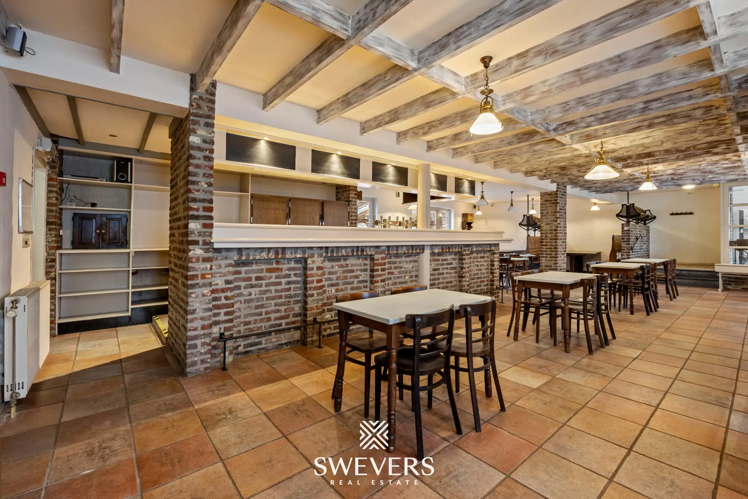 Absolute buitenkans in gekende horecazaak foto 3