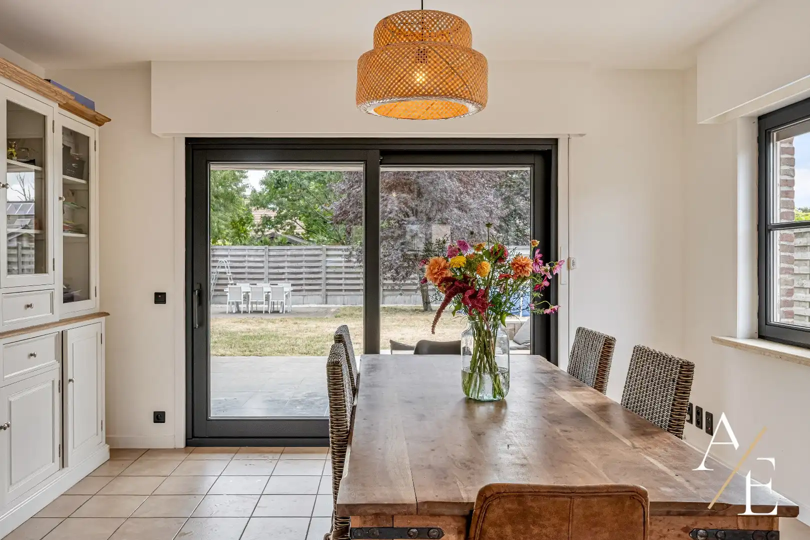 WETTEREN- Landelijke woning met commerciële ruimte! foto 8