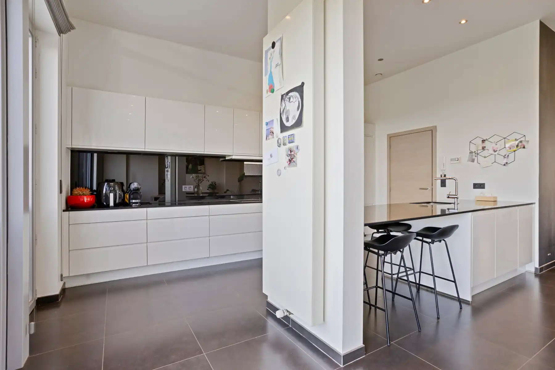 Recente 3-gevelwoning op topligging foto 9