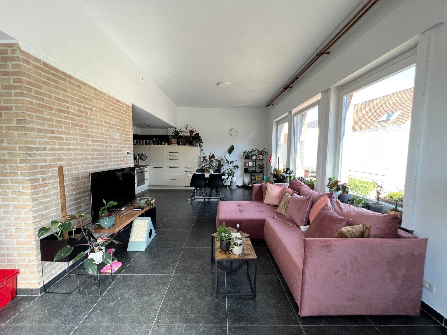 GELIJKVLOERS APPARTEMENT MET 1 SLAAPKAMER, TERRAS EN GARAGE IN ZUIDSCHOTE foto 4