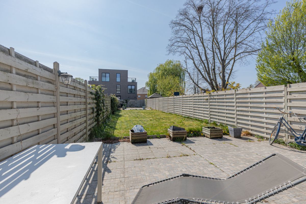 Ruime renovatiewoning met tuin foto 14