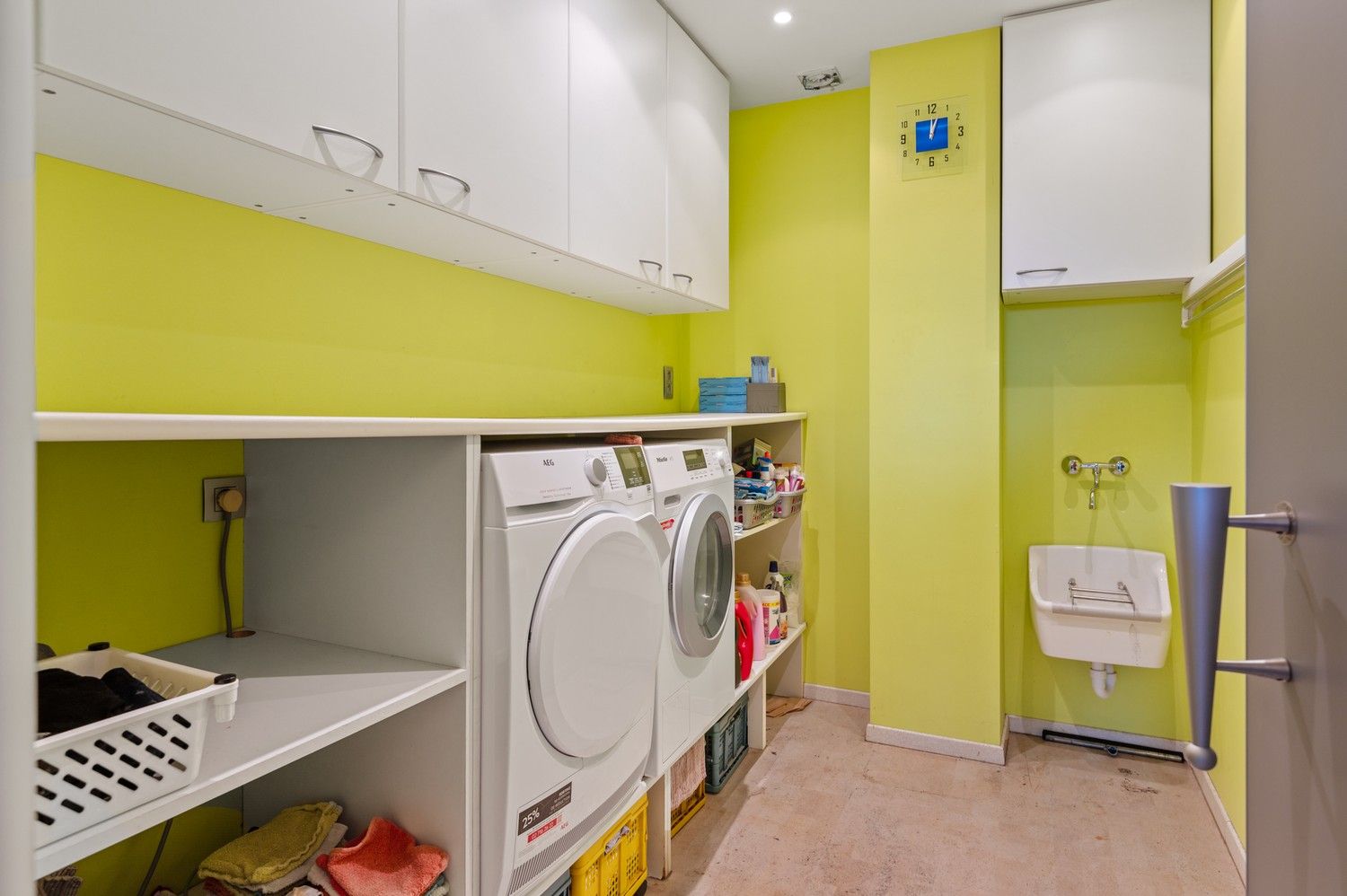 Ruime halfopen woning met 4 à 6 SLPKS, apart kantoor en een groot magazijn in Mortsel! foto 30