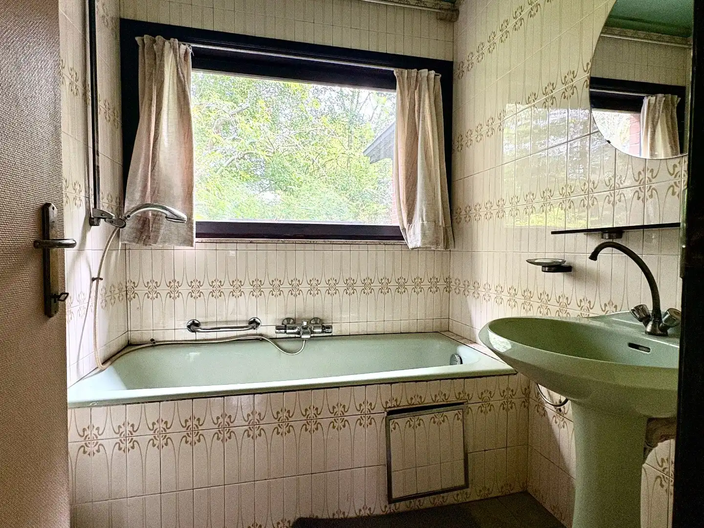 Te renoveren gelijkvloerse villa op 954 m² met landelijke verzichten te Bavikhove. foto 12