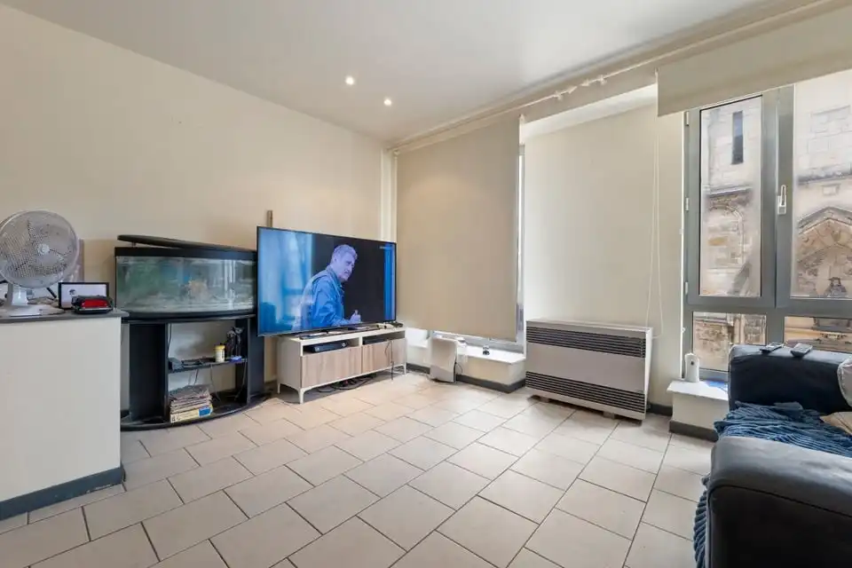 KNAP HANDELSPAND MET TWEE APART VERHUURDE APPARTEMENTEN IN HET CENTRUM VAN SINT-TRUIDEN foto 19