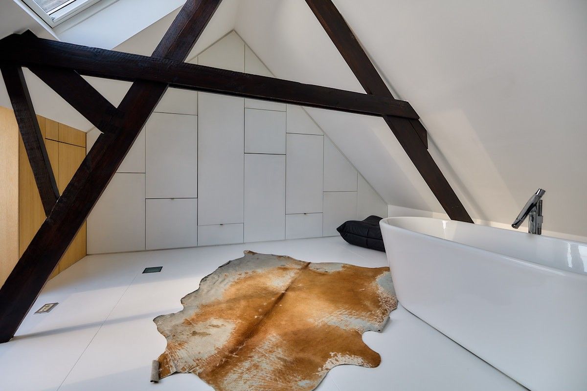 Buitengewone interbellum architecten-burgerwoning met tuin die omgevormd werd tot een hedendaagse luxueuze concept-woning. foto 39