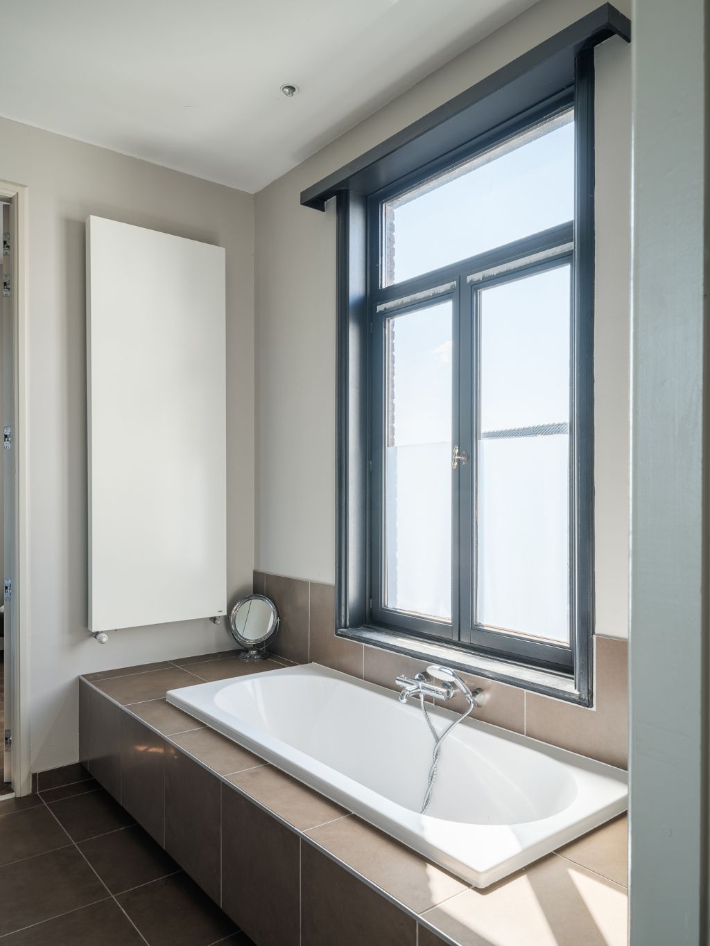 Omgeving Kouter – Grandeur, volume & toplocatie. Bijzonder ruim en karaktervol 3-slaapkamer appartement in het hart van Gent. foto 14