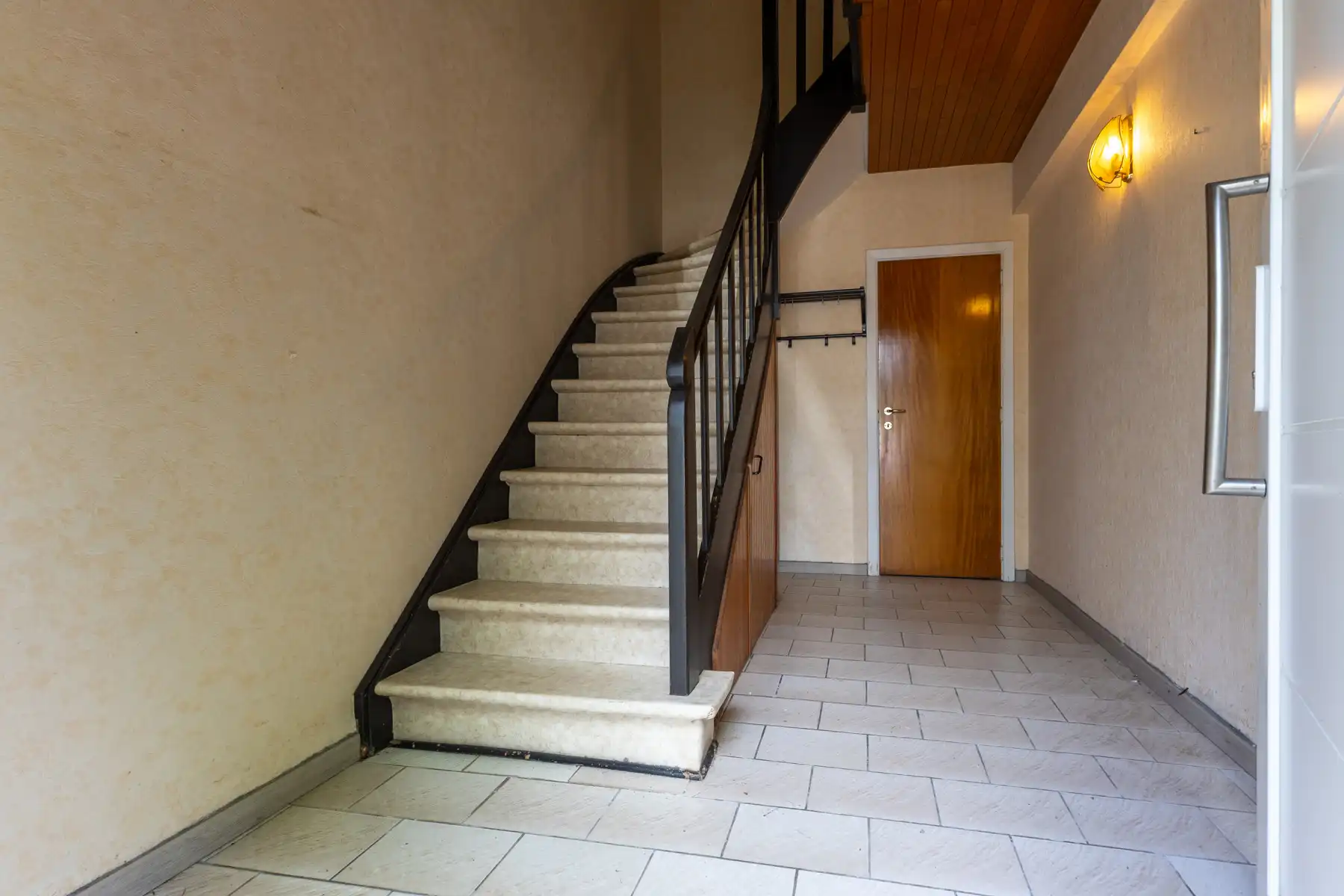 Gunstig gelegen woning met 3 slaapkamers, bureel en tuin foto 3