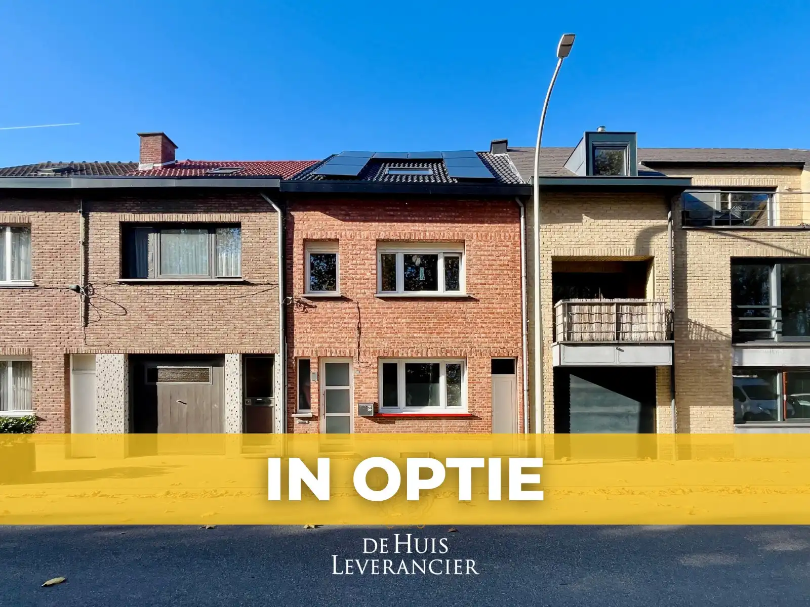 IN OPTIE - Ruime gezinswoning met 4 slpks, 2 bdks en tuin tegenover park De Schorre te koop foto {{pictureIndex}}