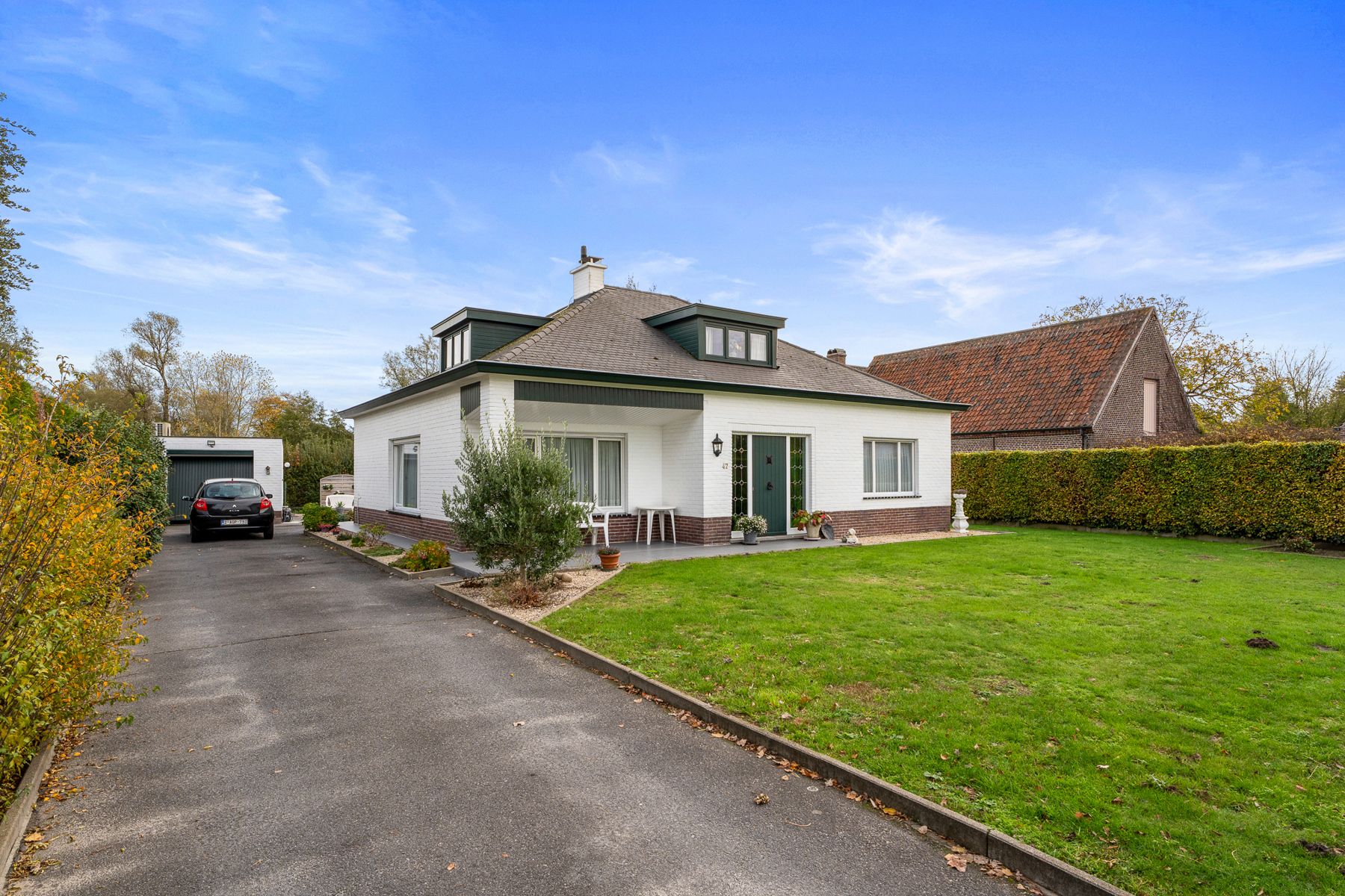 Vrijstaande woning met uitbreidingsmogelijkheden op 938m2! foto {{pictureIndex}}