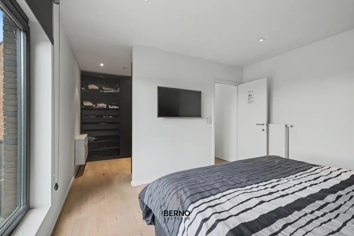 Exclusieve en moderne villa met luxe afwerking foto 14