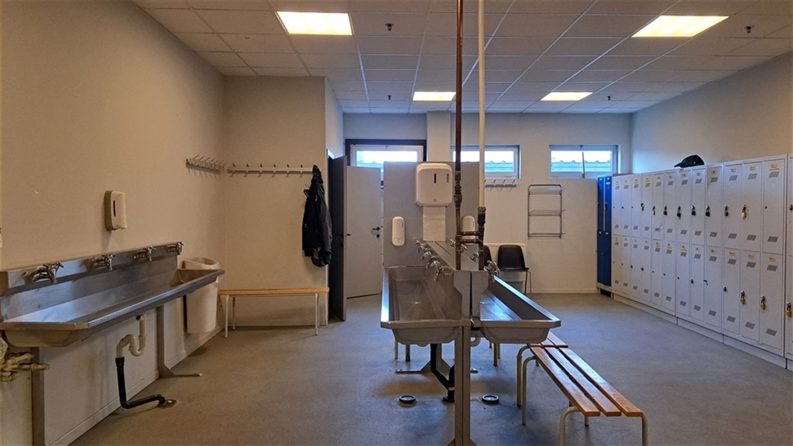 Logistieke unit + kantoren te Zele foto 19