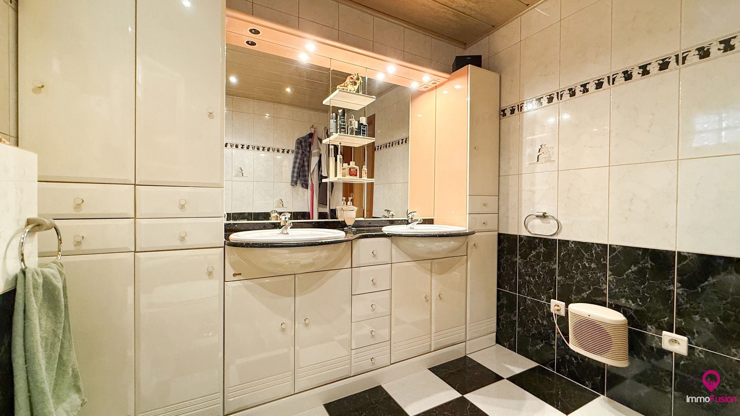 Deels gerenoveerde woning met groot perceel van ca 13are! foto 16