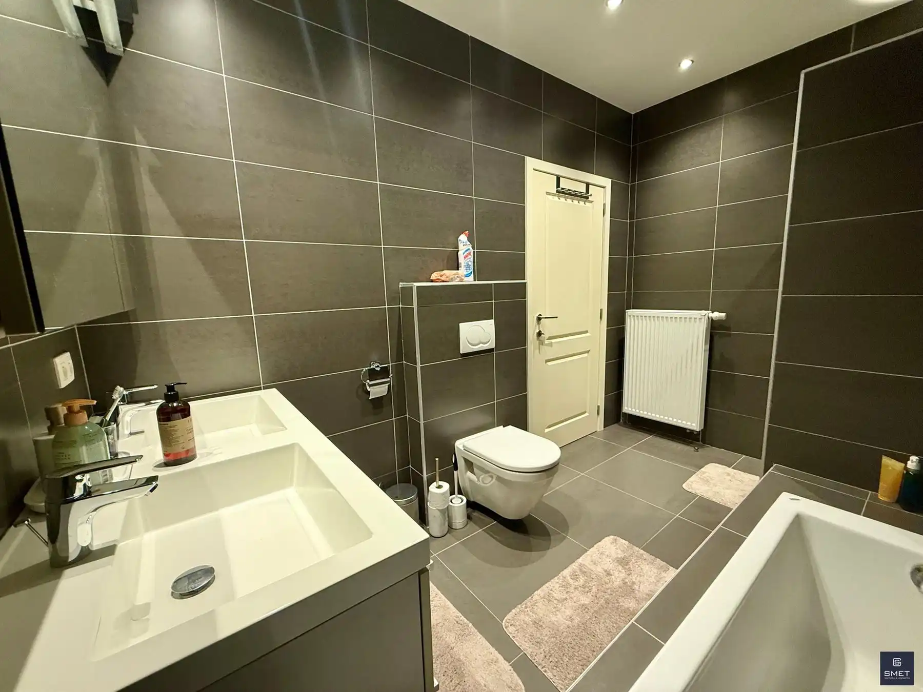 MODERN APPT. MET 2 SLPKS, GARAGE EN BERGING foto 20