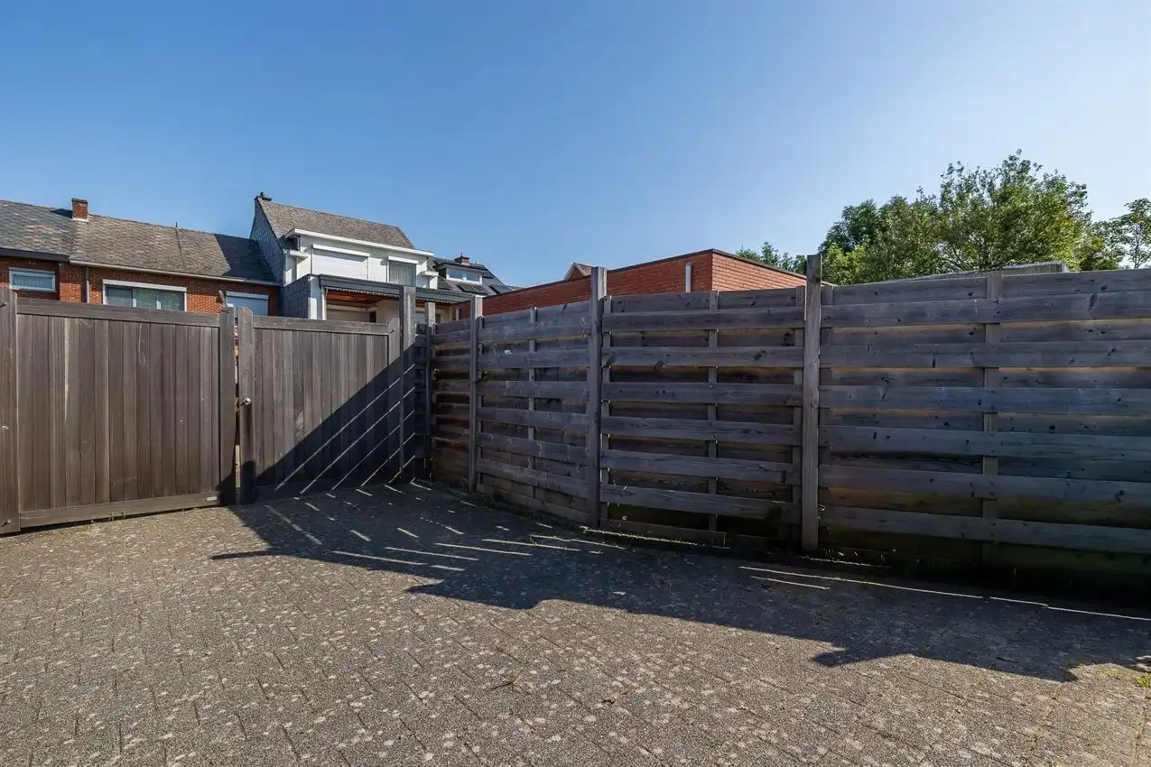 Ruime retrowoning met EPC C,  zuidtuin en achterliggende toegang. foto 29