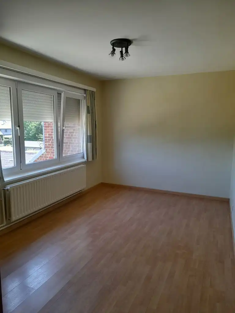 Halfopen bebouwing met 2 slpks, veranda en tuin foto 9