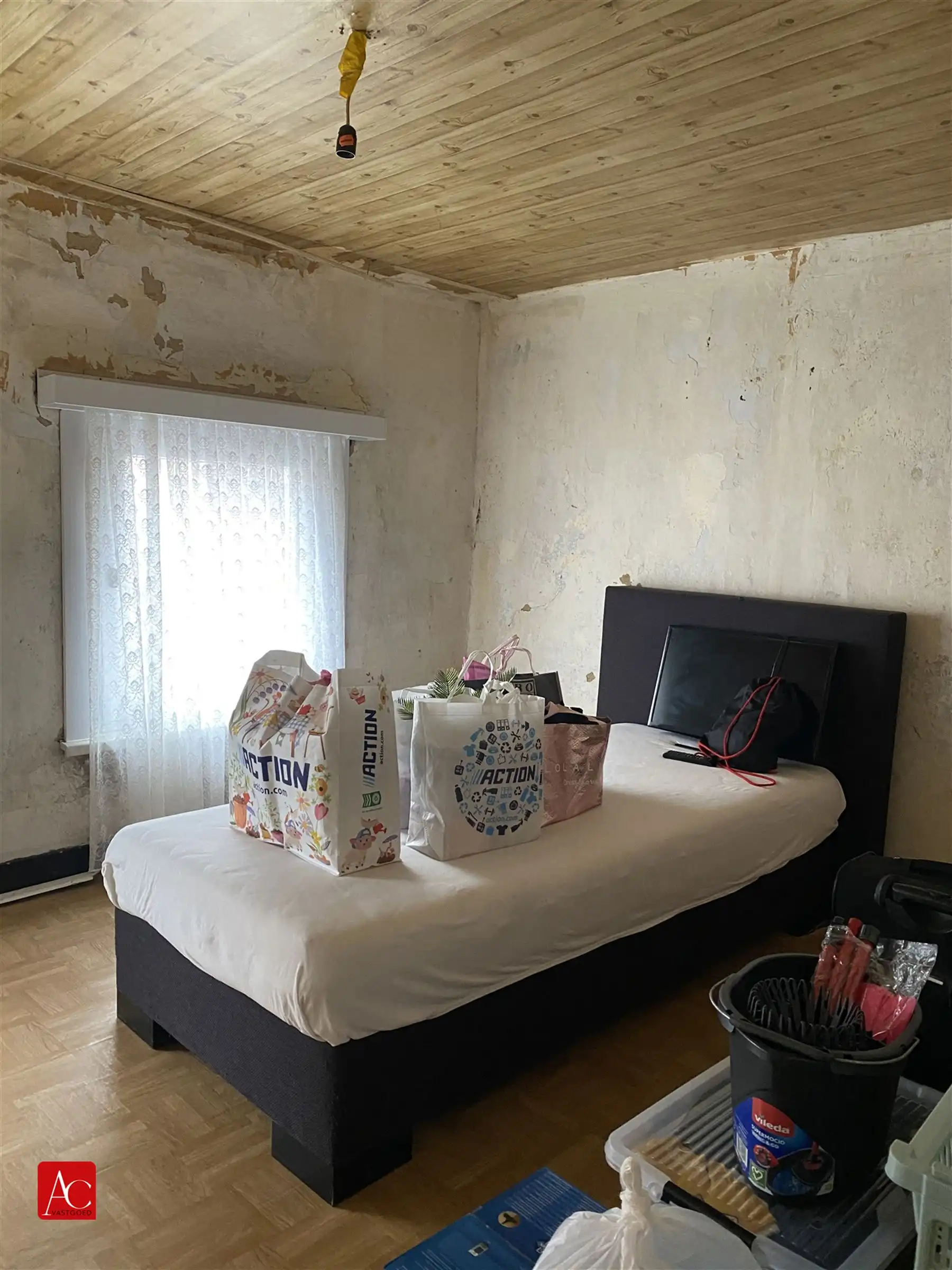 Totaal te renoveren starterswoning foto 10