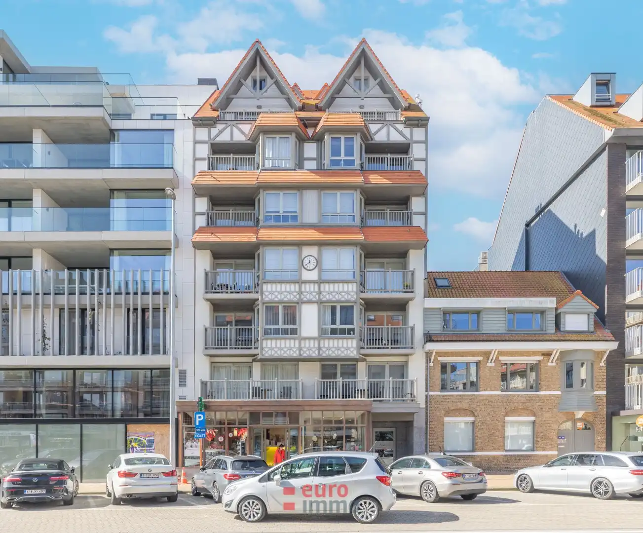 Ondergrondse autostaanplaats in het centrum van Nieuwpoort-Bad foto {{pictureIndex}}