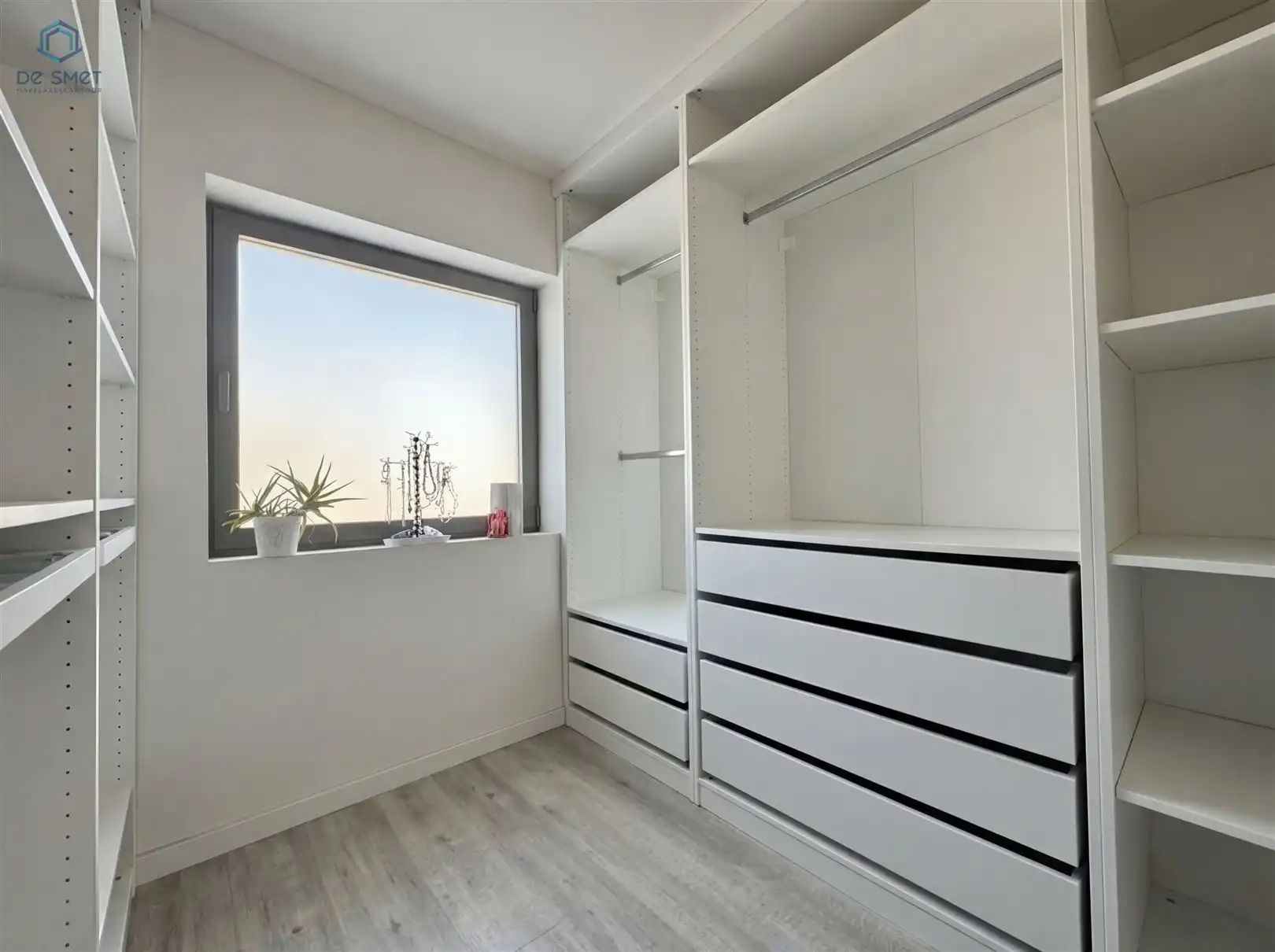 Instapklare woning met 3 slaapkamers, tuin en garage nabij centrum Zottegem foto 9