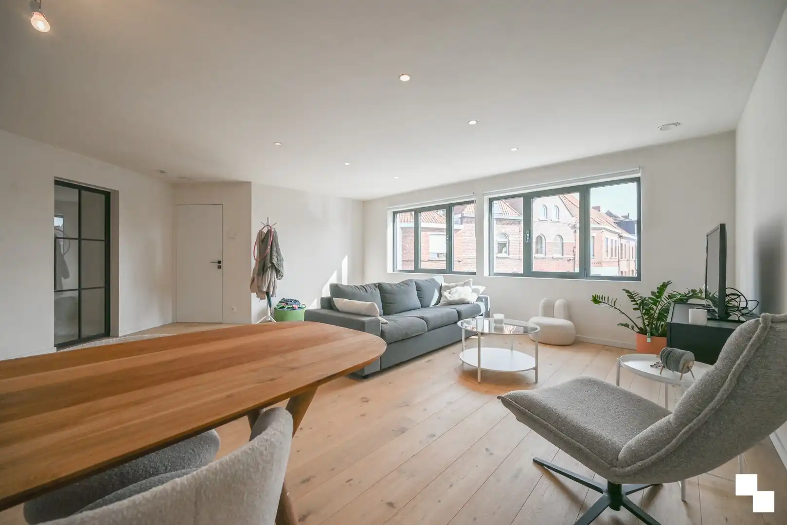 Tweeslaapkamer appartement met garage nabij het centrum van Izegem foto 9
