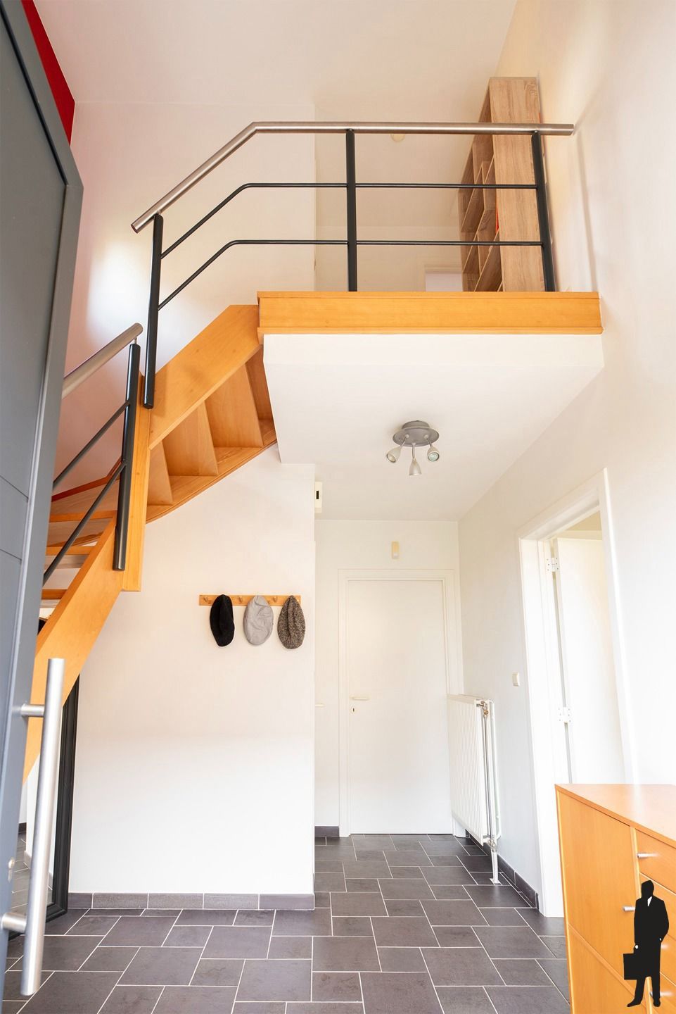 Rustig gelegen en energiezuinige woning met 4 slks op 1.280 m² foto 5