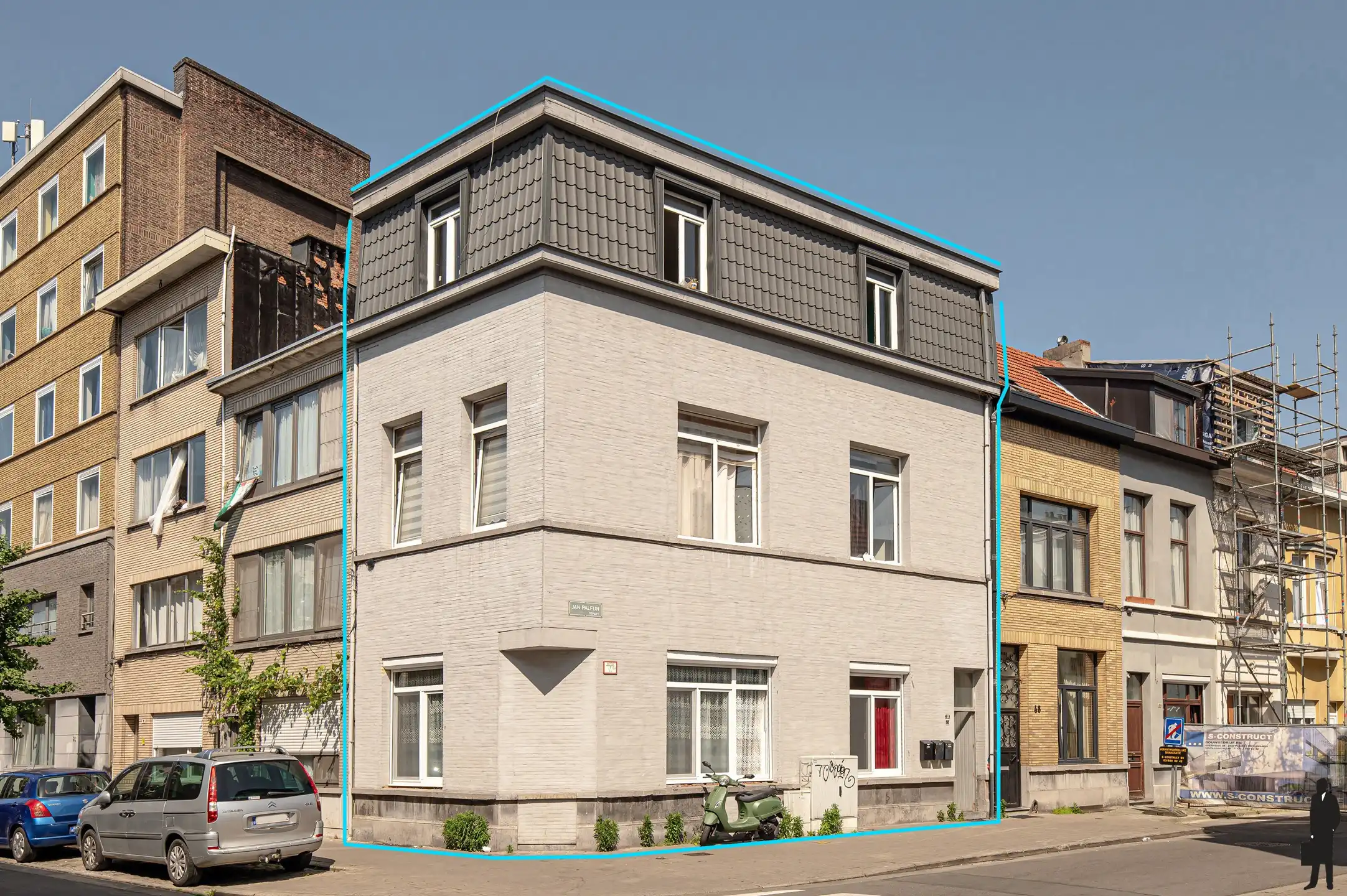 Rendabele opbrengsteigendom met drie verhuurde appartementen in Antwerpen foto {{pictureIndex}}