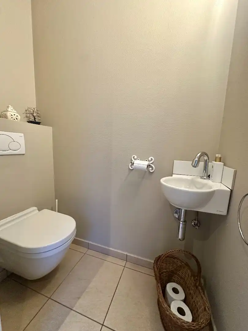 Zeer ruim (167m²) app.1°verd. gelegen in het stadscentrum. foto 7