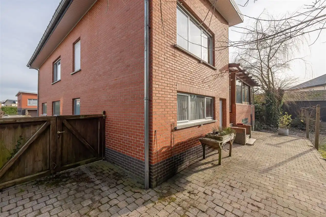 Te renoveren splitlevel woning in doodlopende straat foto 42