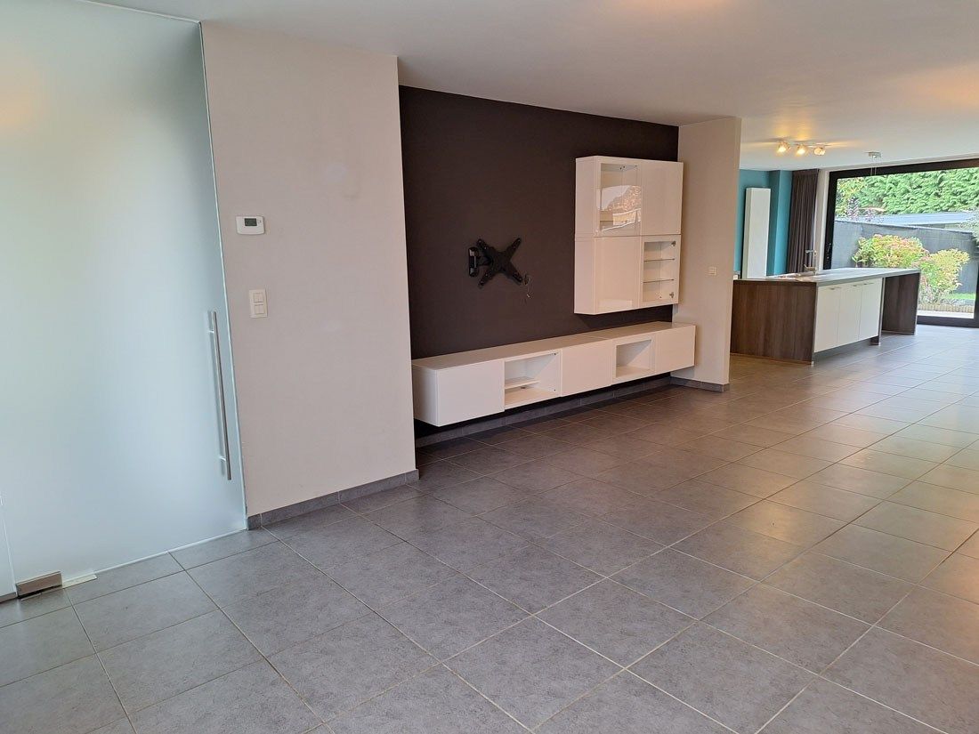 Prachtige eigentijdse woning in een groen kader foto 6