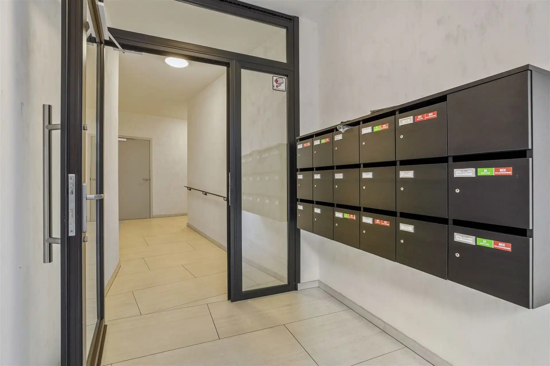 INSTAPKLAAR / RECENT GEBOUW  foto 37