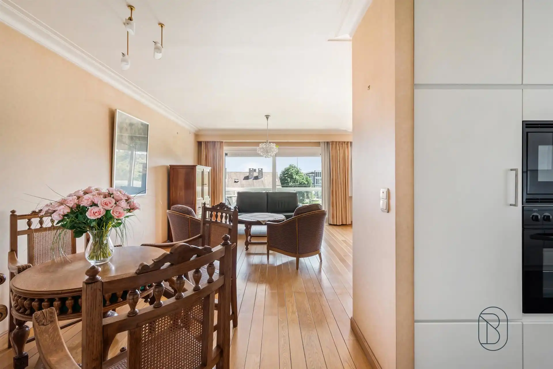 Lichtrijk appartement met 2 SLK en terras op een topligging foto 6