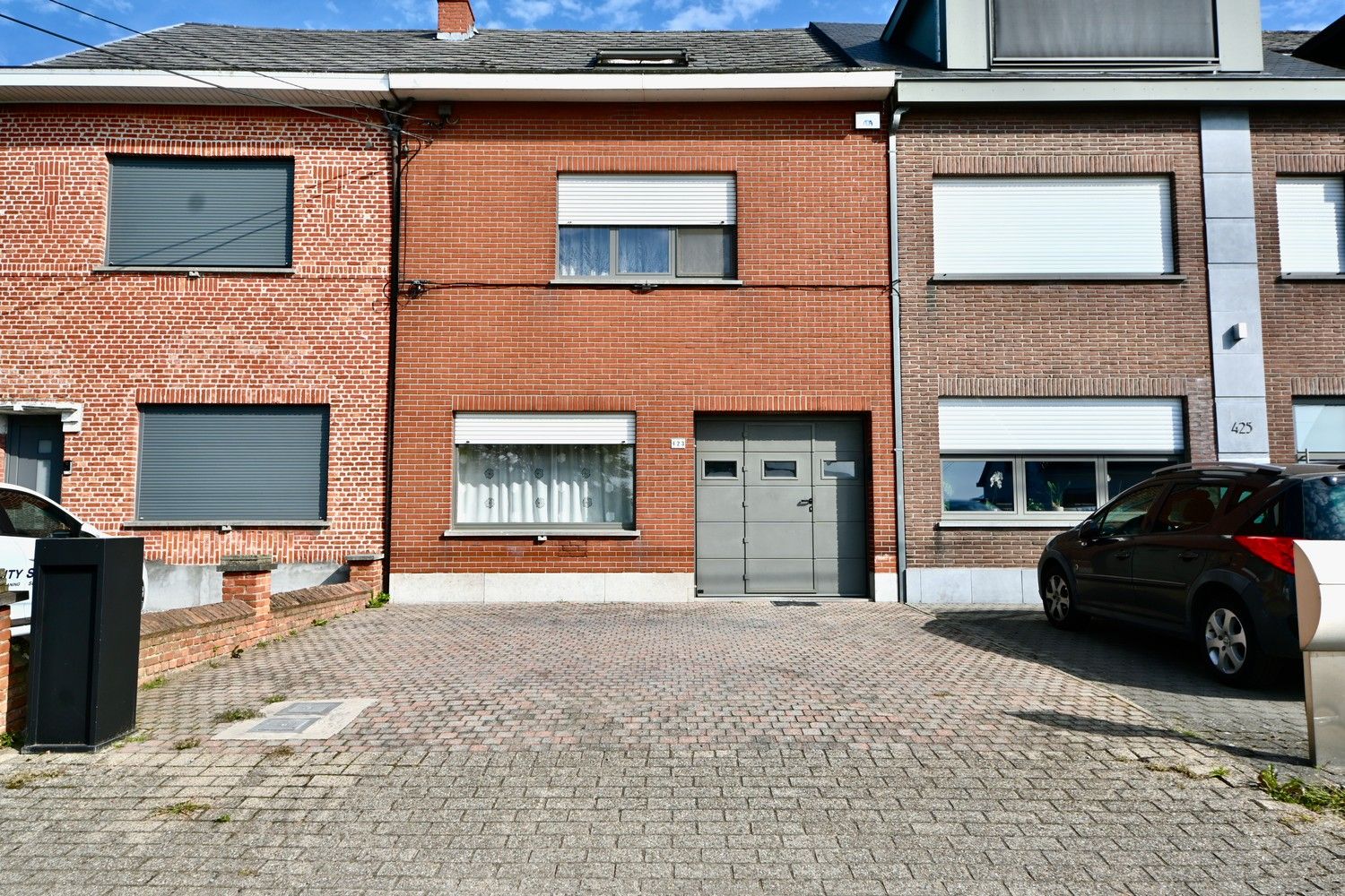 Woning met 3 slaapkamers , tuin en garage. foto 1